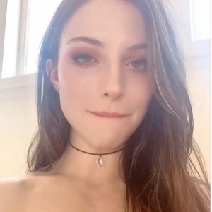 欣赏这位肤如凝脂的daintywilder小姐姐吧！