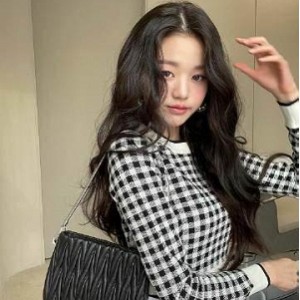 东北美少女Lisa：高挑身材性感风格，舞蹈才艺黑色蕾丝诱惑服装，直播间经济收益