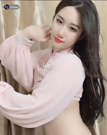 高颜值短视频合集[45个视频1.36G][百度盘永久链接]探索玉兰的魅力瞬间在这个短视频盛行的时代，我们为您精心整理了一份高颜值短视频合集，包含45个精彩视频，总大小为1.36G，存储在百度盘中。主角玉兰以其出众的外貌和独特的气质，吸引了众多观众的目光。她在视频中展现了丰富多样的生活瞬间，既有温柔的母亲形象，也有轻松幽默的日常趣事，传递出一种愉悦的生活态度。这个永久链接让您随时随地欣赏玉兰的魅力，