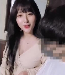 FC2甜美桃果明里最新合集1V432M，作者自拍，29分钟，包含诱惑元素。