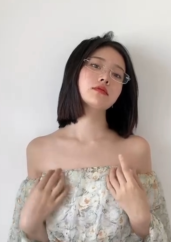 模特年年甜美合集104套32.7G，百度收藏389