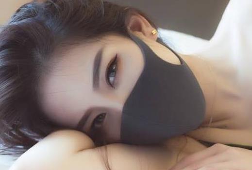 付费定制某推女神xiaogumaS最新佳作1.2G，颜值身材双顶尖，超长美腿引人注目