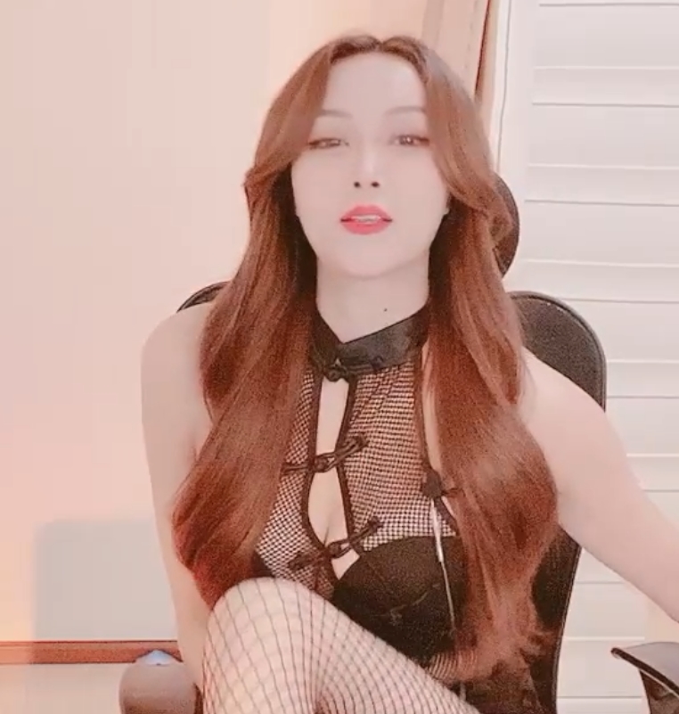 女王ANNVV(CNNANA)最新合集108V155.2G，收藏191