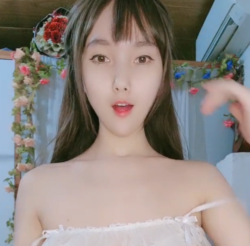 宿舍直播小英粉红色最新合集38V35G，精彩瞬间收藏