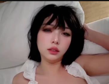 黑猫露娜酱高颜傻女最新合集9V1.9G，自拍解压教程