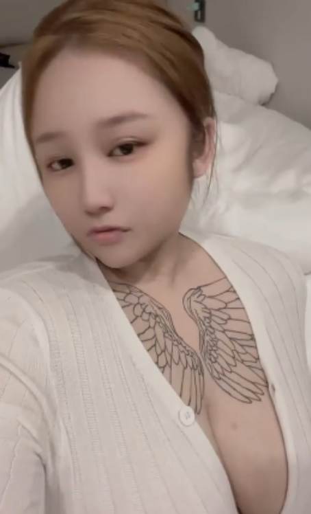 快手主播吊钟大罩杯妹子坨坨最新合集18V140M，放飞自我揉揉