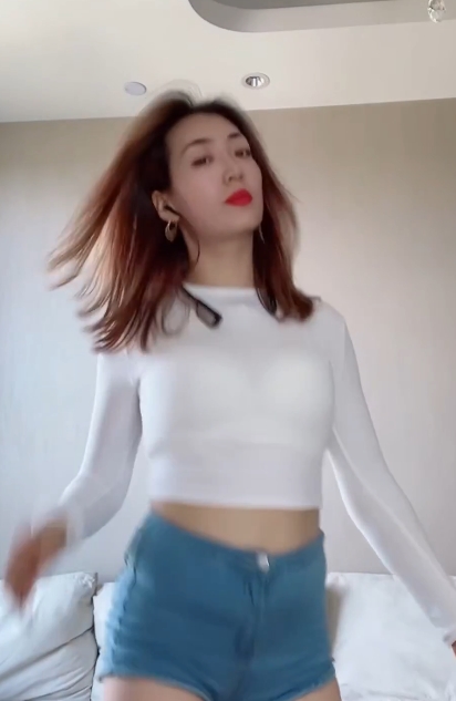 转载录屏精选大罩杯网红热舞合集124V7.55G，抖馒头舞与甩奶舞精彩纷呈