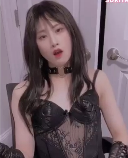 伪娘合集CD系列小薰最新打包22V3.8G，黑丝性感大胆展示