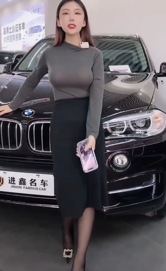 女销售直播卖车合集99V66G，黑丝大长腿宅男支持