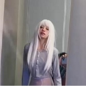 小二自拍白毛少女合集1V400M，手套下水道