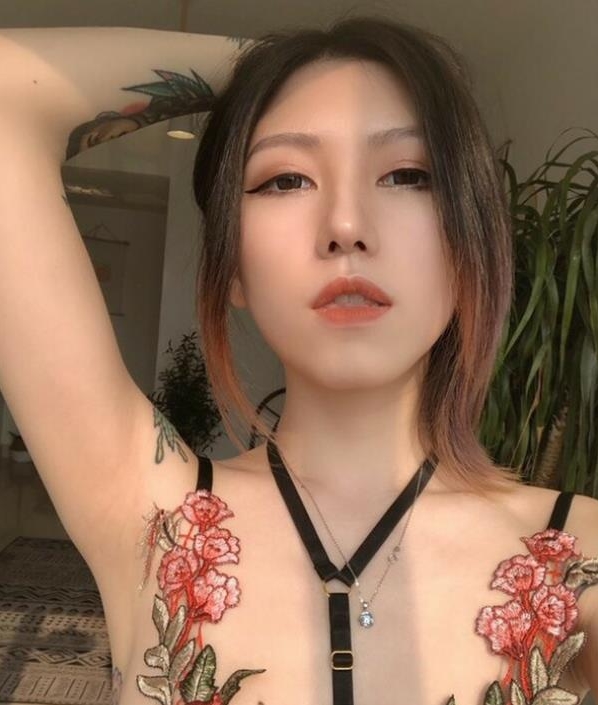 推特国模纹身御姐16V9.2G妩媚合集