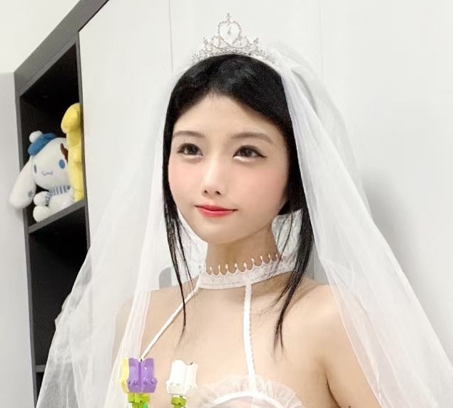喵四onlyfans婚纱剧情撩人8部1.45G