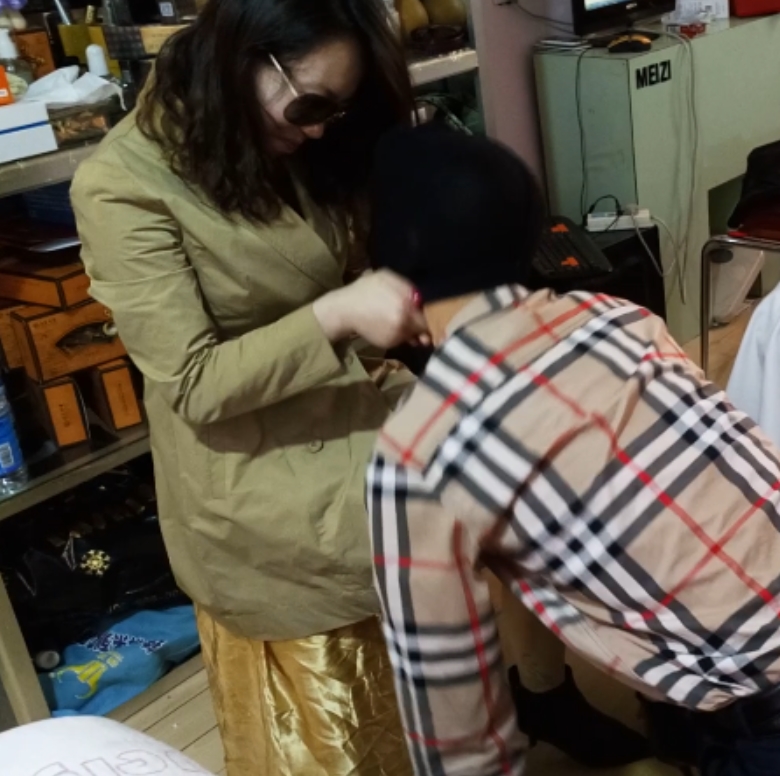 推特冰城玫姿足艺踩踏81v82.9g美足优质