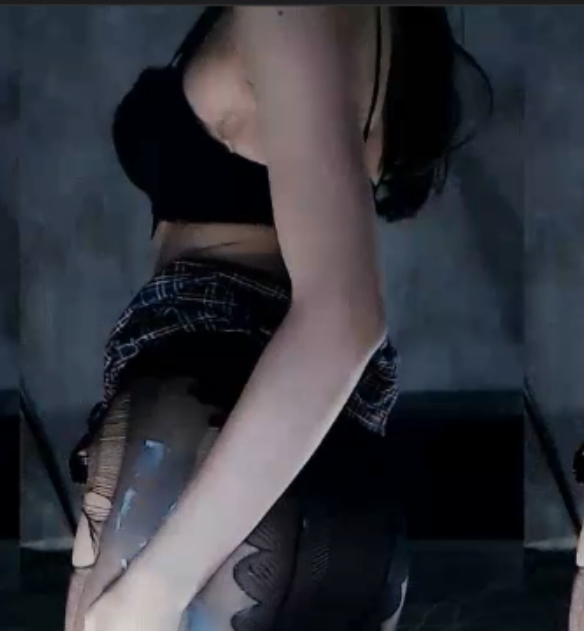 虎牙小虾虾两弹给力佳作合集6部936M，骨架微露呐喊锁骨显