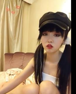 平台+花式用脚女王婳宜美腿J教育合集+类型+29部+3.6G+温馨提示:婳宜特别喜欢穿高跟鞋踩，不显山水！