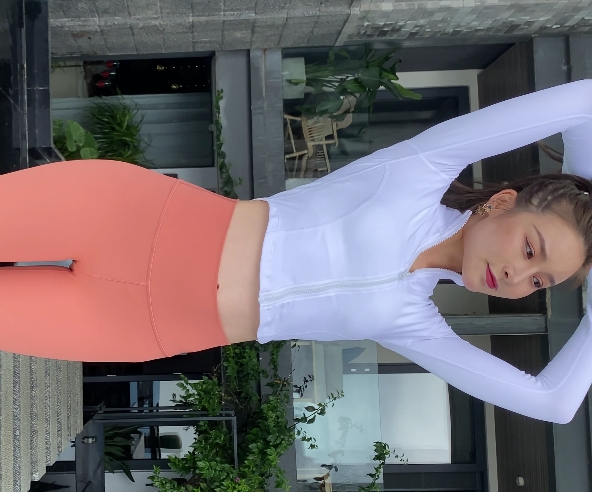 瑜伽裤女神紧翘蜜桃臀特辑双视频4.53G视觉盛宴