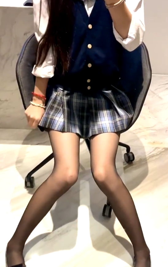 小蓝鸟绝密珍藏女大学生户外自拍图包1651P441M私房展示