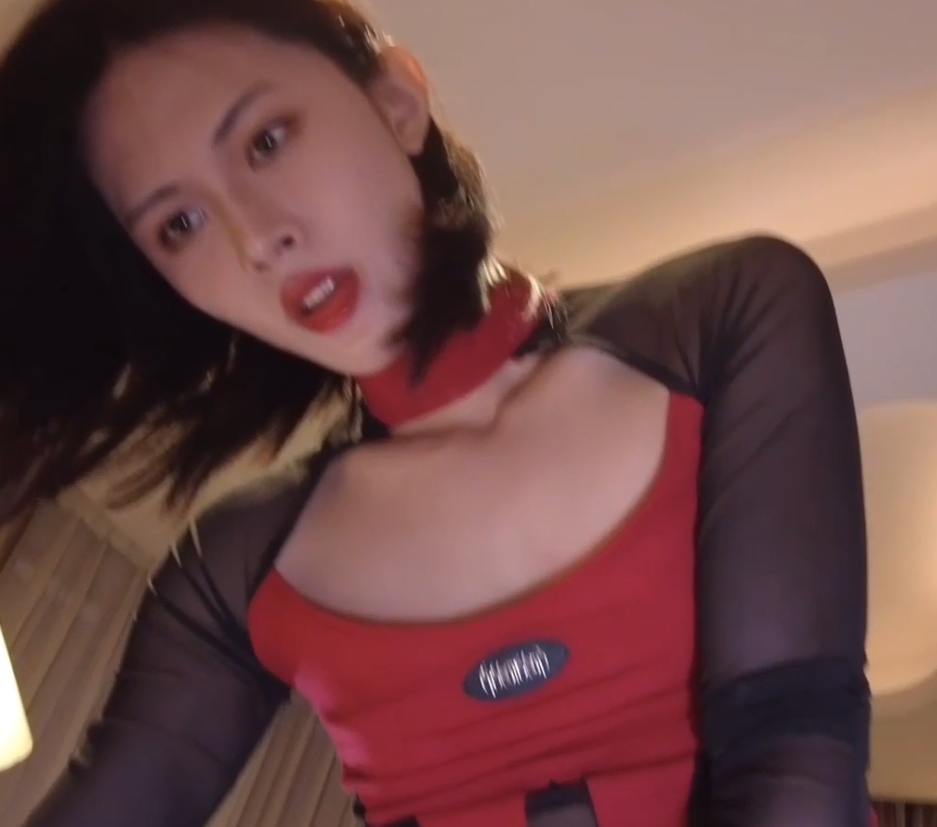 推特是桃子吖高叉泳装约会1V744M太润了