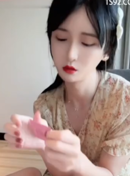 伪娘福利荼蘼TS付费群私密视频1V680MB探索不为人知的魅力