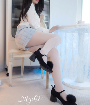 假日秘藏MisakiSuzuki白丝特辑35P721M流鼻血了