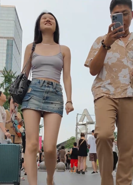 街拍KXCD抄底绝密展示20V1.8GB神仙视角