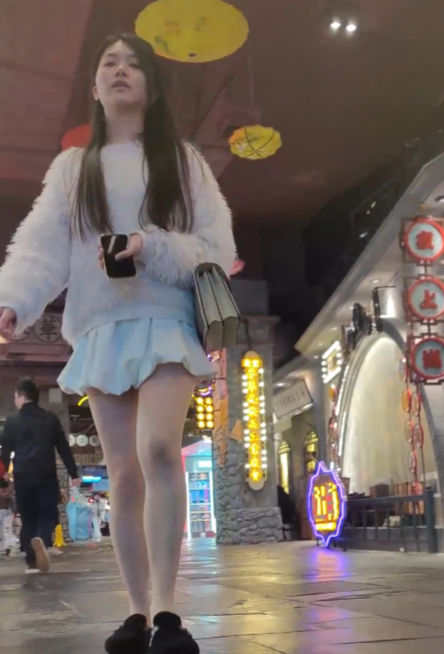 街拍KXCD抄底绝密展示20V1.8GB神仙视角