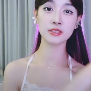 宁依纯风情万种花椒热舞8V1.03G遮球诱惑