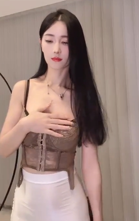 B站劲爆资源！宁依纯大哥视角闪现神秘区1V701M