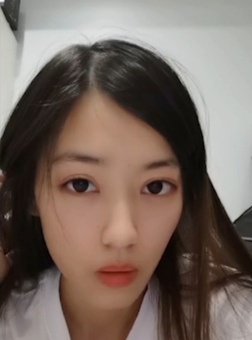 蜜桃睡不醒居家实拍25v19.8G绝品