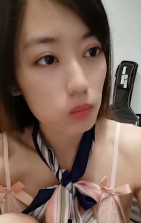 蜜桃睡不醒居家实拍25v19.8G绝品