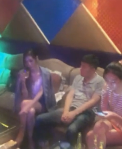 套路直播芷晴丝足指教52G御姐剧情太顶了