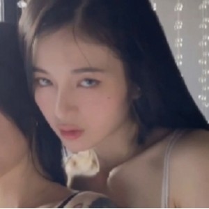 大象传媒B1068系列之双生女神『飘飘辰辰』独特的艺术尺度与私密瞬间